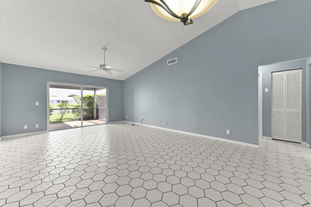 8495 Lake Point Court Lake Worth FL 33467