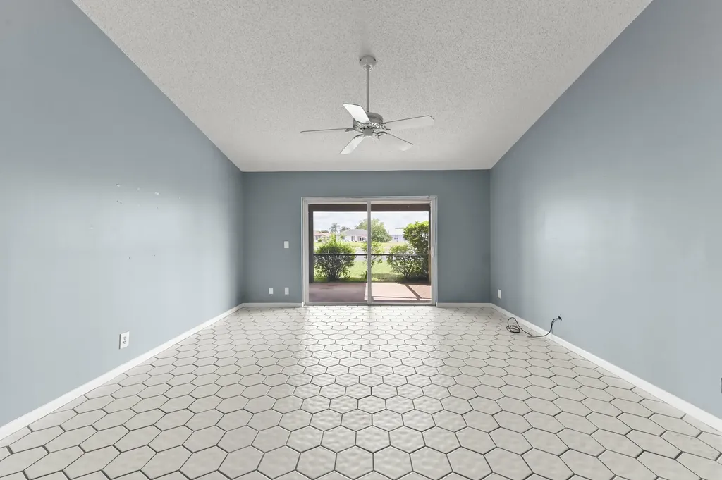 8495 Lake Point Court Lake Worth FL 33467