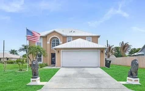 2141 SE Wald Street Port St Lucie FL 34984