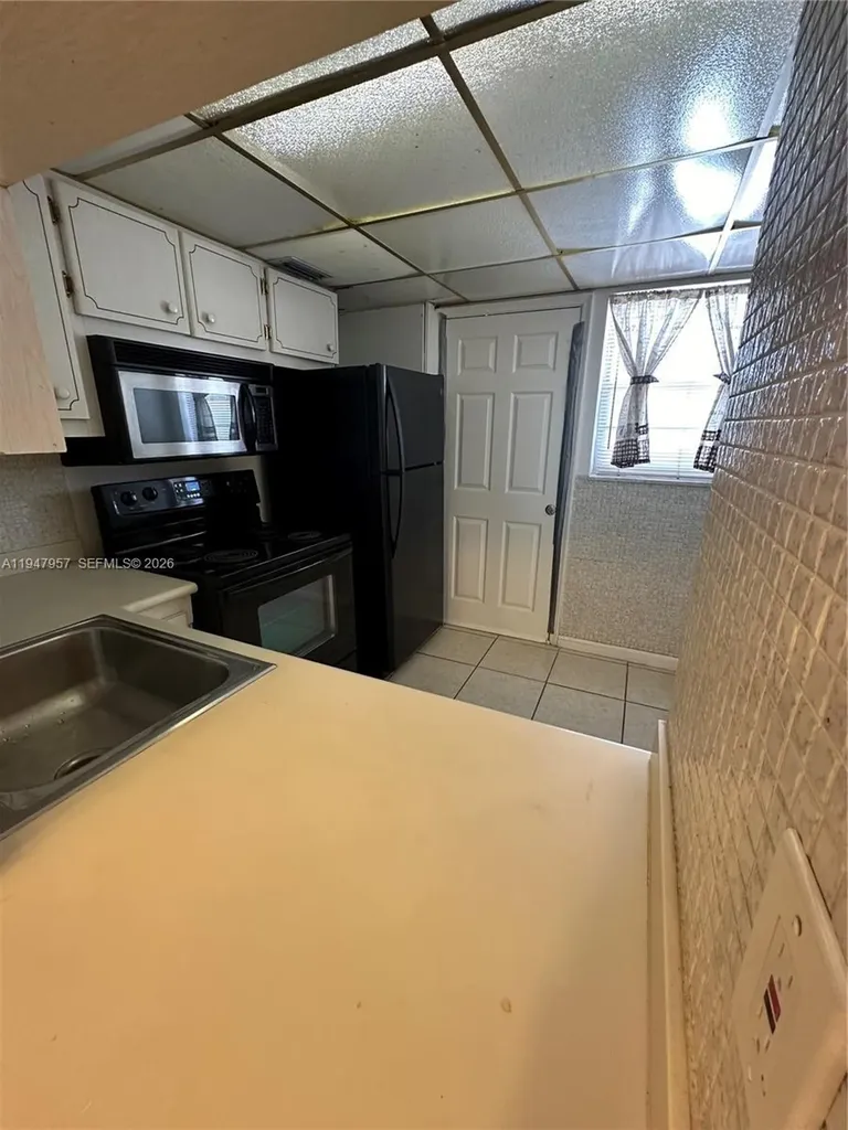 2825 NE 201st Terrace Aventura FL 33180