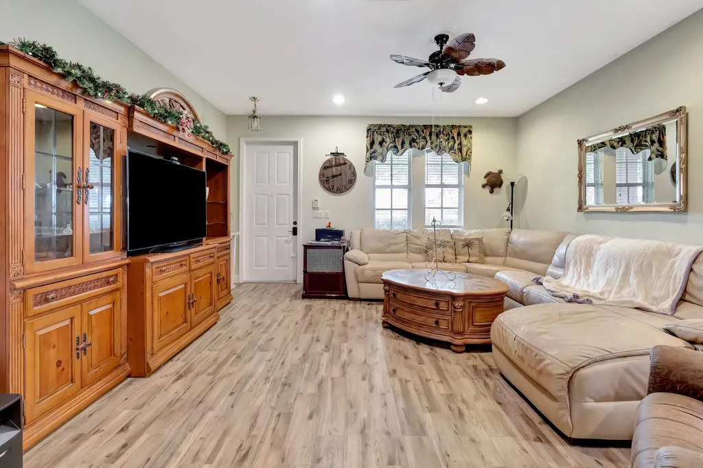 214 Evergrene Parkway Palm Beach Gardens FL 33410