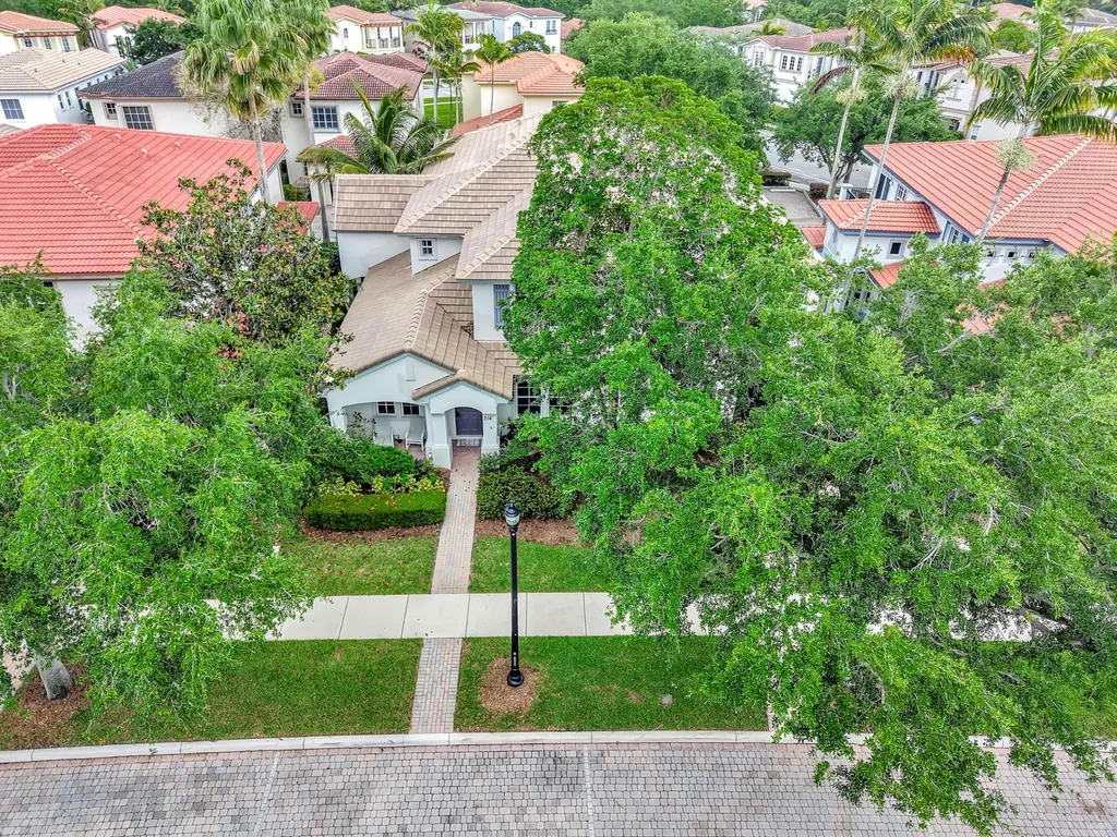 214 Evergrene Parkway Palm Beach Gardens FL 33410