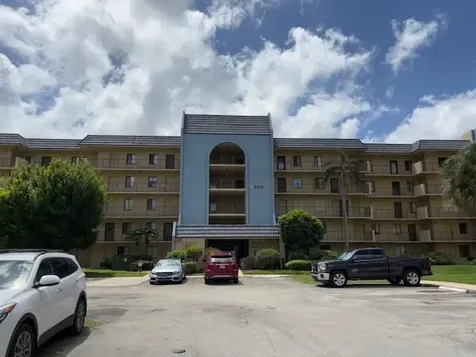 2820 Tennis Club Drive West Palm Beach FL 33417