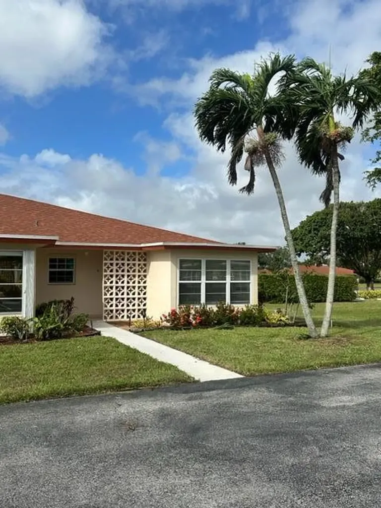 4585 NW 3rd Street Delray Beach FL 33445