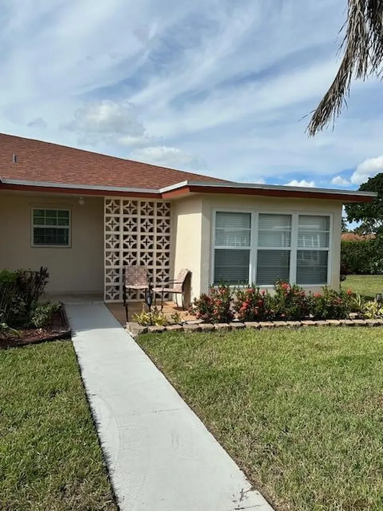 4585 NW 3rd Street Delray Beach FL 33445