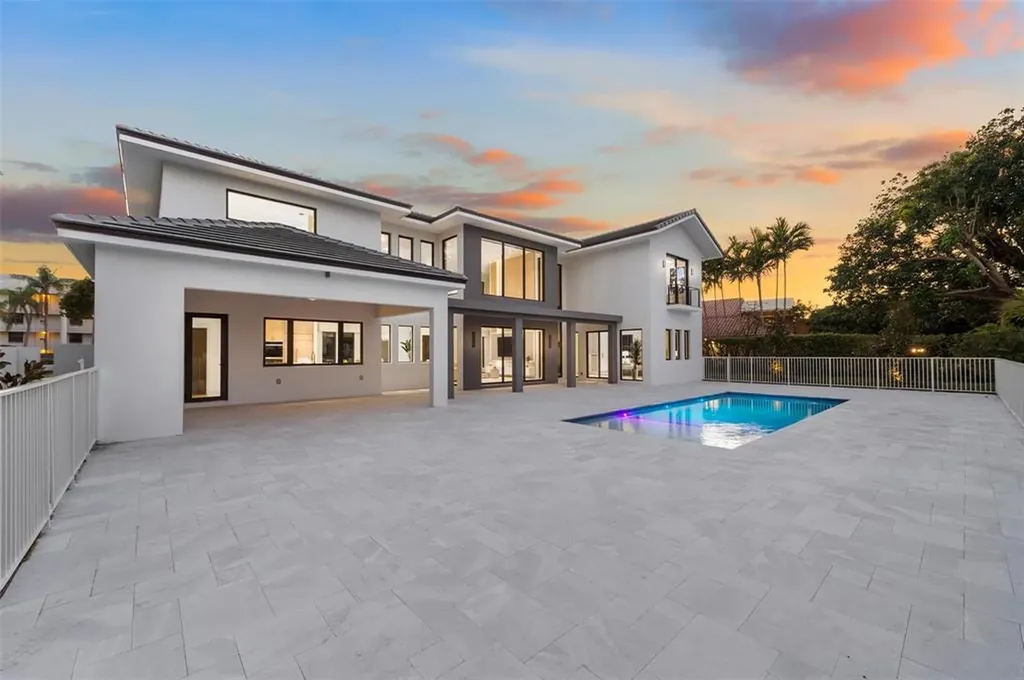 3716 Embassy Drive West Palm Beach FL 33401