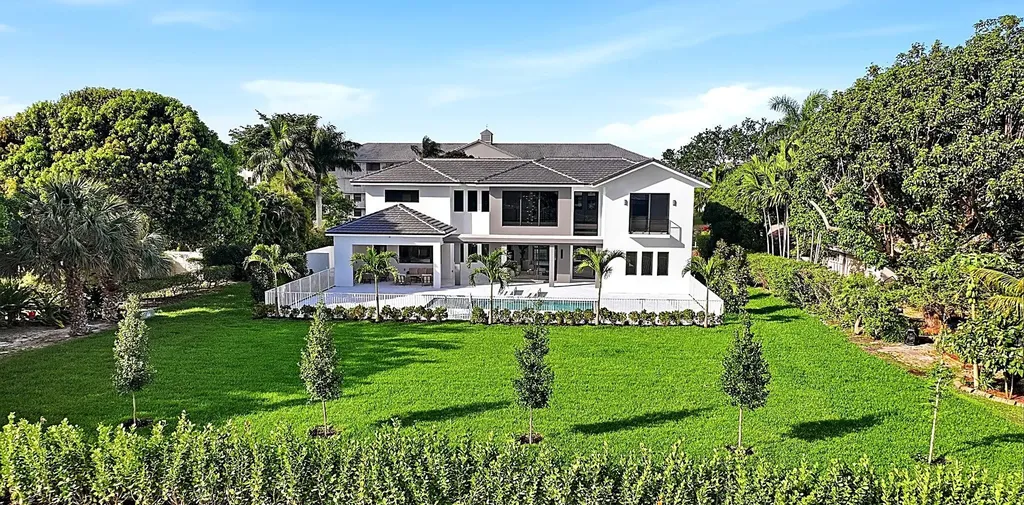 3716 Embassy Drive West Palm Beach FL 33401