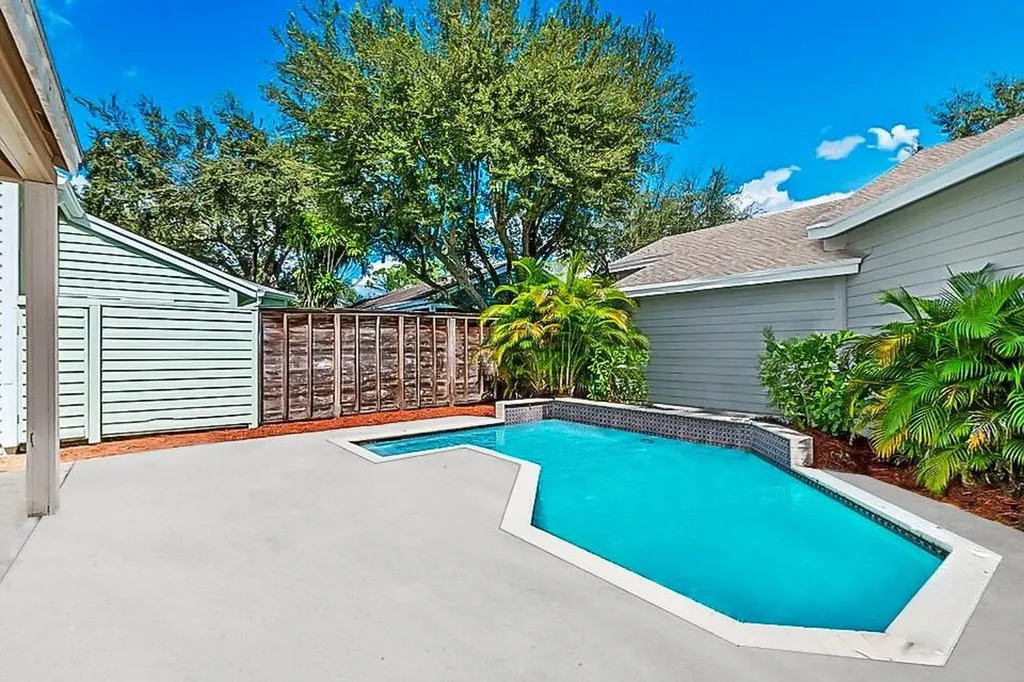 1050 Aviary Road Wellington FL 33414