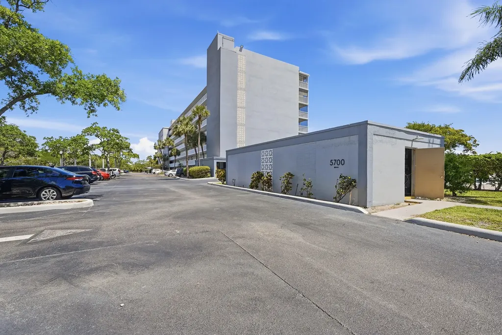 5700 NW 2nd Avenue Boca Raton FL 33487