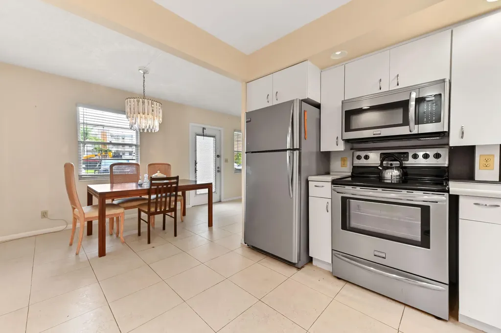 1034 Rexford B Boca Raton FL 33434