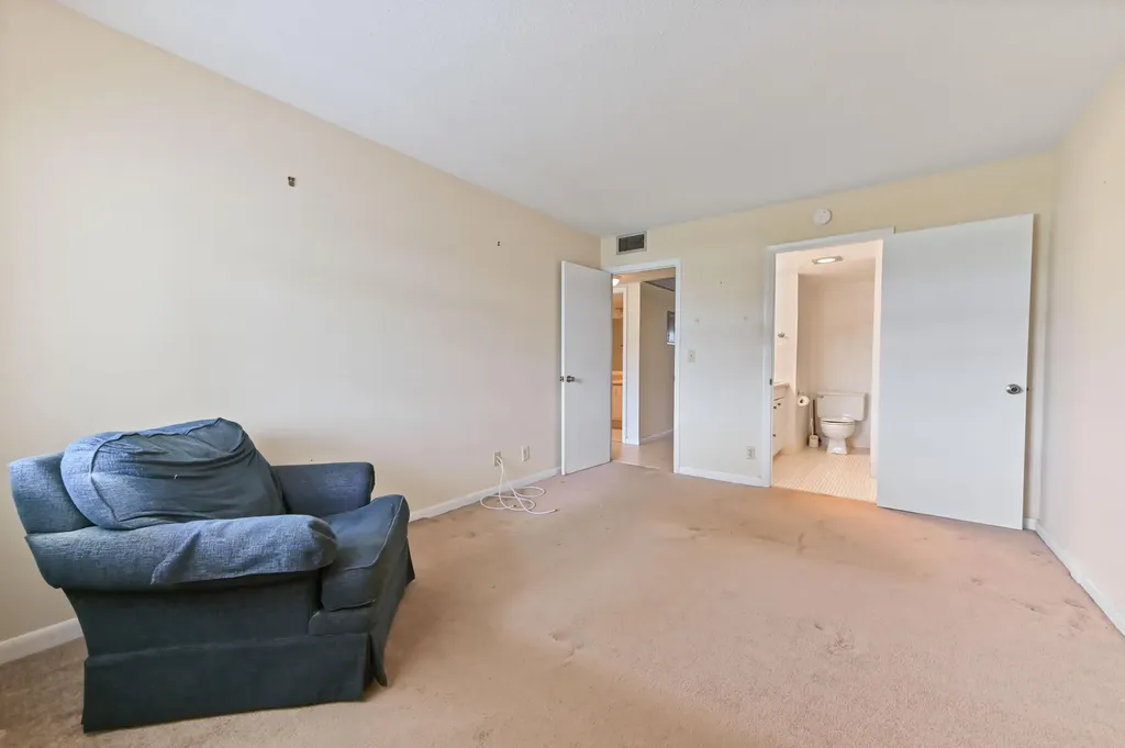 1034 Rexford B Boca Raton FL 33434