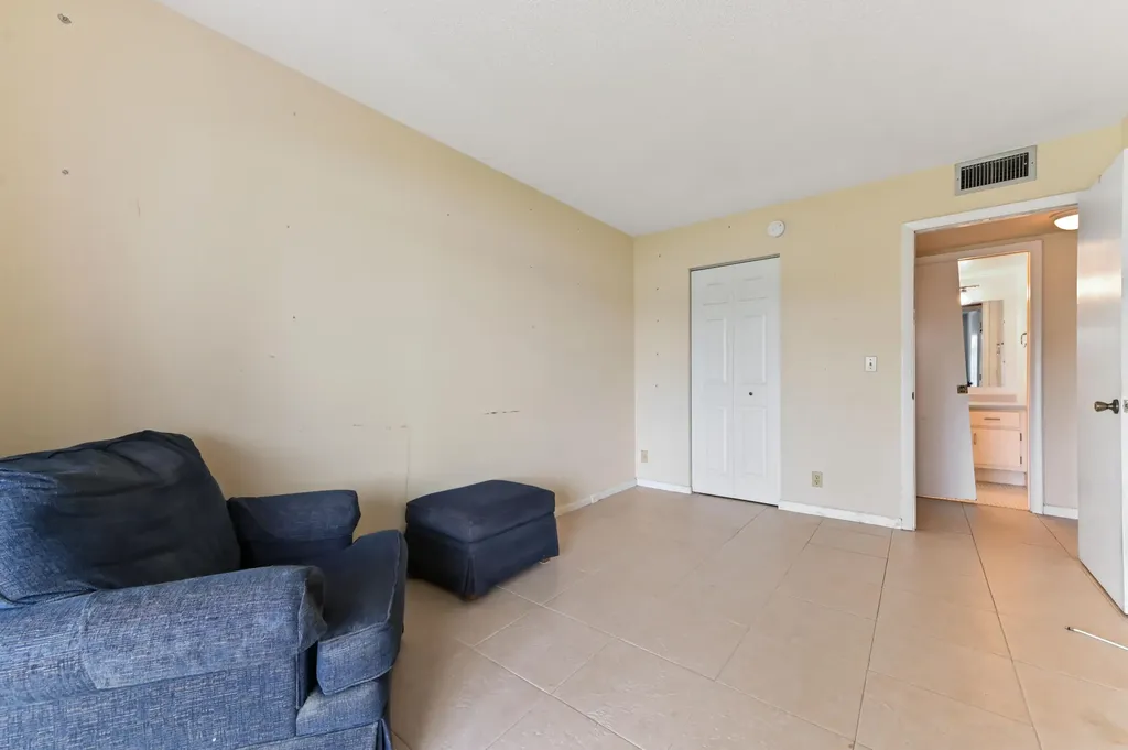 1034 Rexford B Boca Raton FL 33434