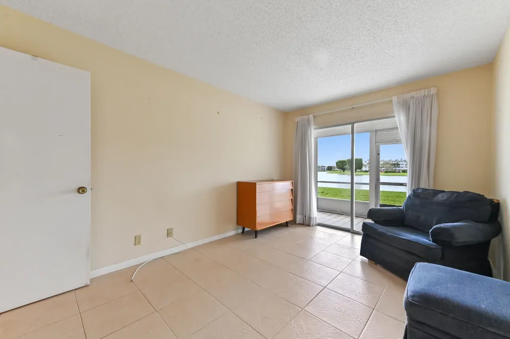 1034 Rexford B Boca Raton FL 33434