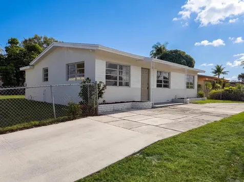 5921 SW 41st Street West Park FL 33023