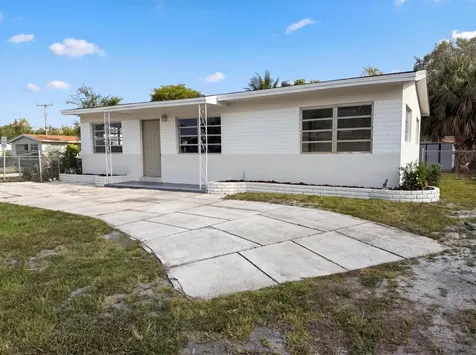 5921 SW 41st Street West Park FL 33023