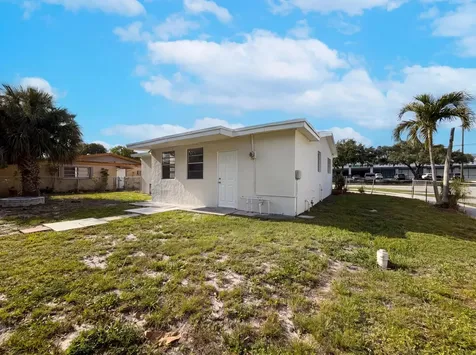 5921 SW 41st Street West Park FL 33023