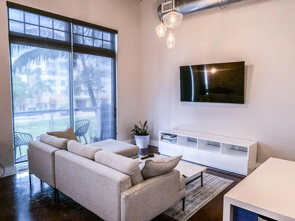 185 NE 4th Avenue Delray Beach FL 33483