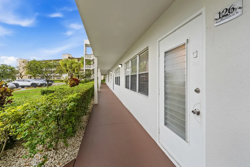 126 Southampton B West Palm Beach FL 33417