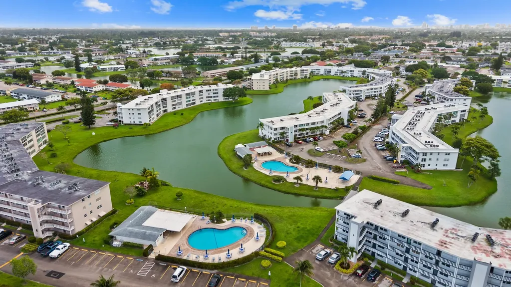 126 Southampton B West Palm Beach FL 33417