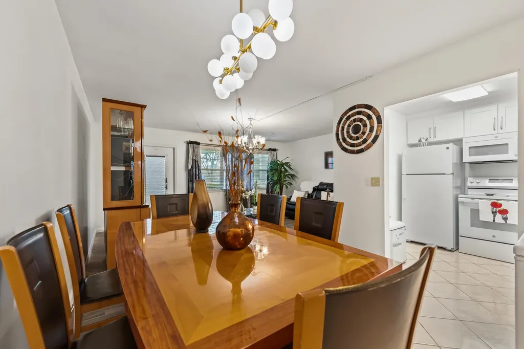126 Southampton B West Palm Beach FL 33417