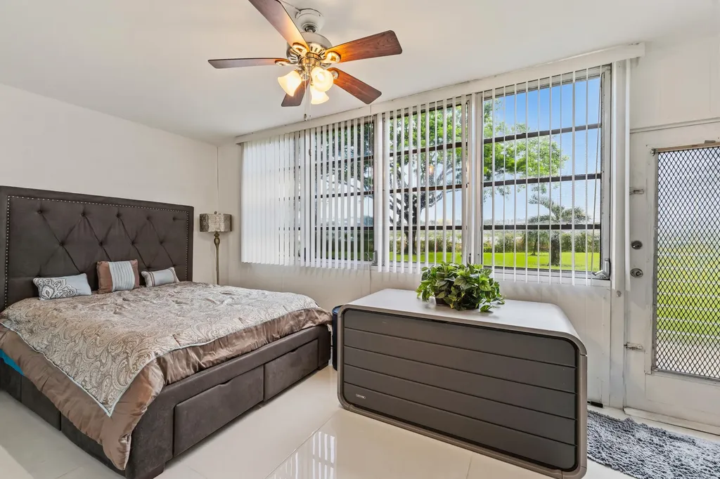 126 Southampton B West Palm Beach FL 33417
