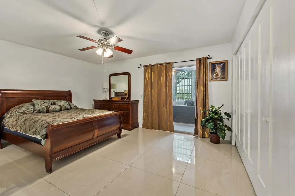 126 Southampton B West Palm Beach FL 33417