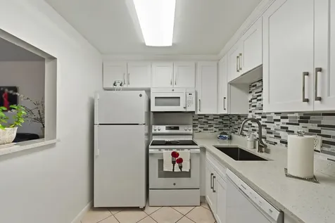 126 Southampton B West Palm Beach FL 33417