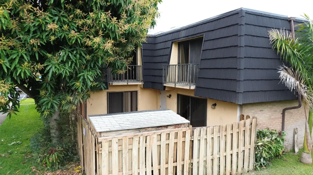 262 Woodland Road Palm Springs FL 33461