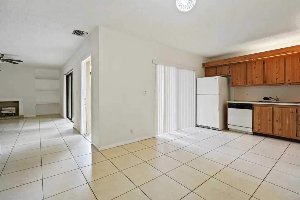 262 Woodland Road Palm Springs FL 33461