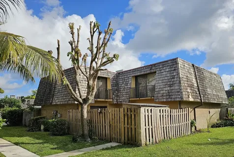 262 Woodland Road Palm Springs FL 33461