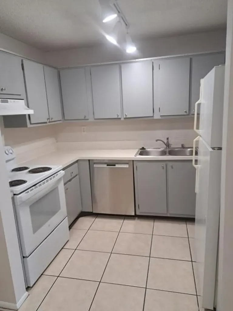 2671 Riverside Drive Coral Springs FL 33065