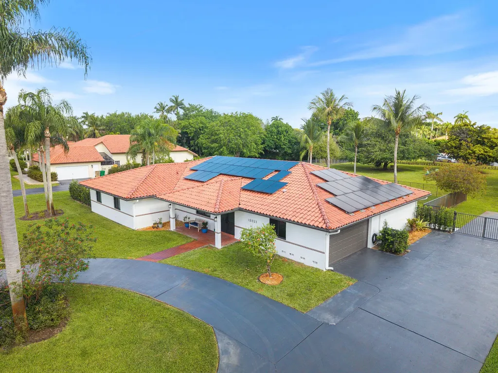 13821 Alexandria Court Davie FL 33325