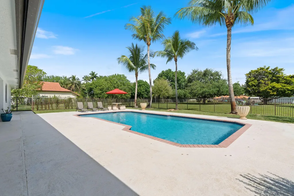 13821 Alexandria Court Davie FL 33325