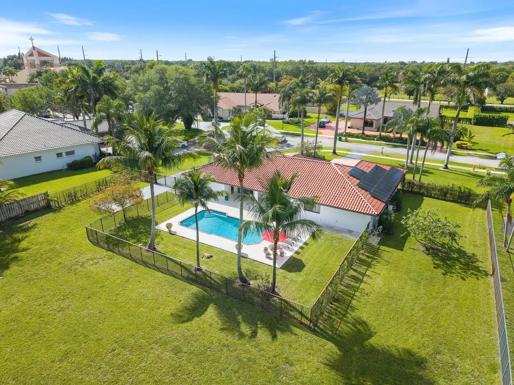 13821 Alexandria Court Davie FL 33325