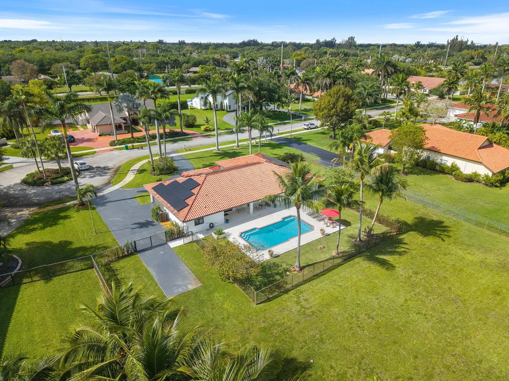13821 Alexandria Court Davie FL 33325