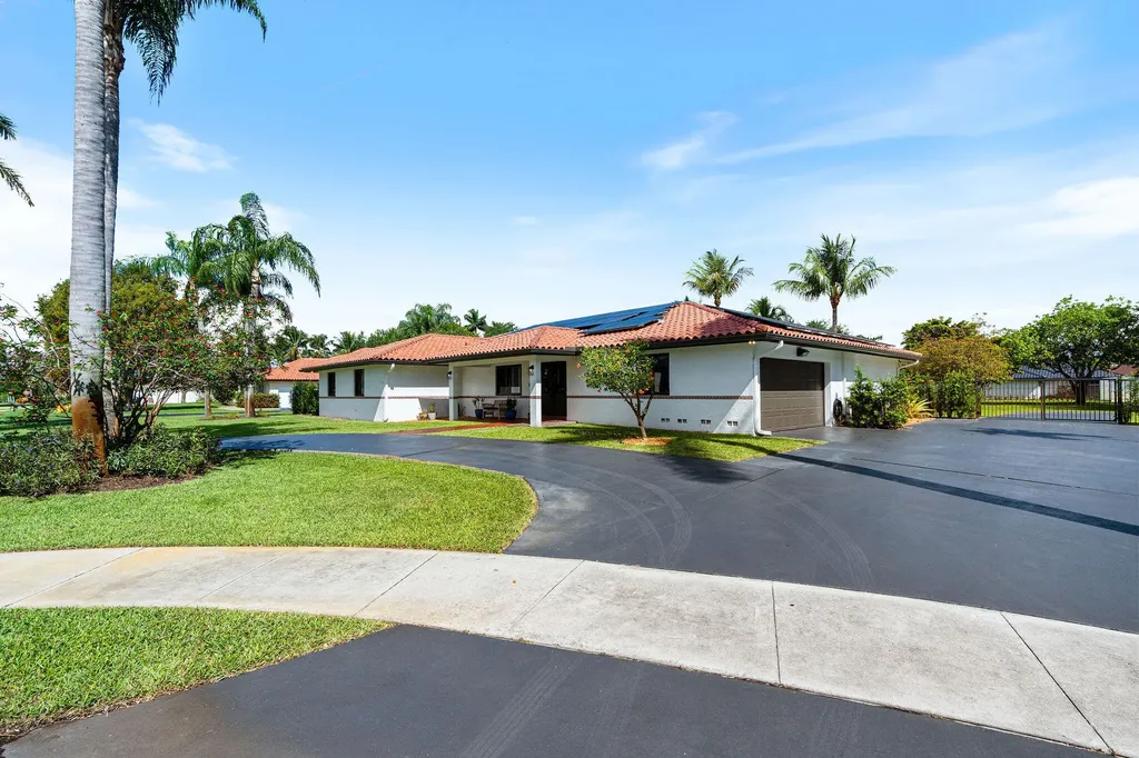 13821 Alexandria Court Davie FL 33325