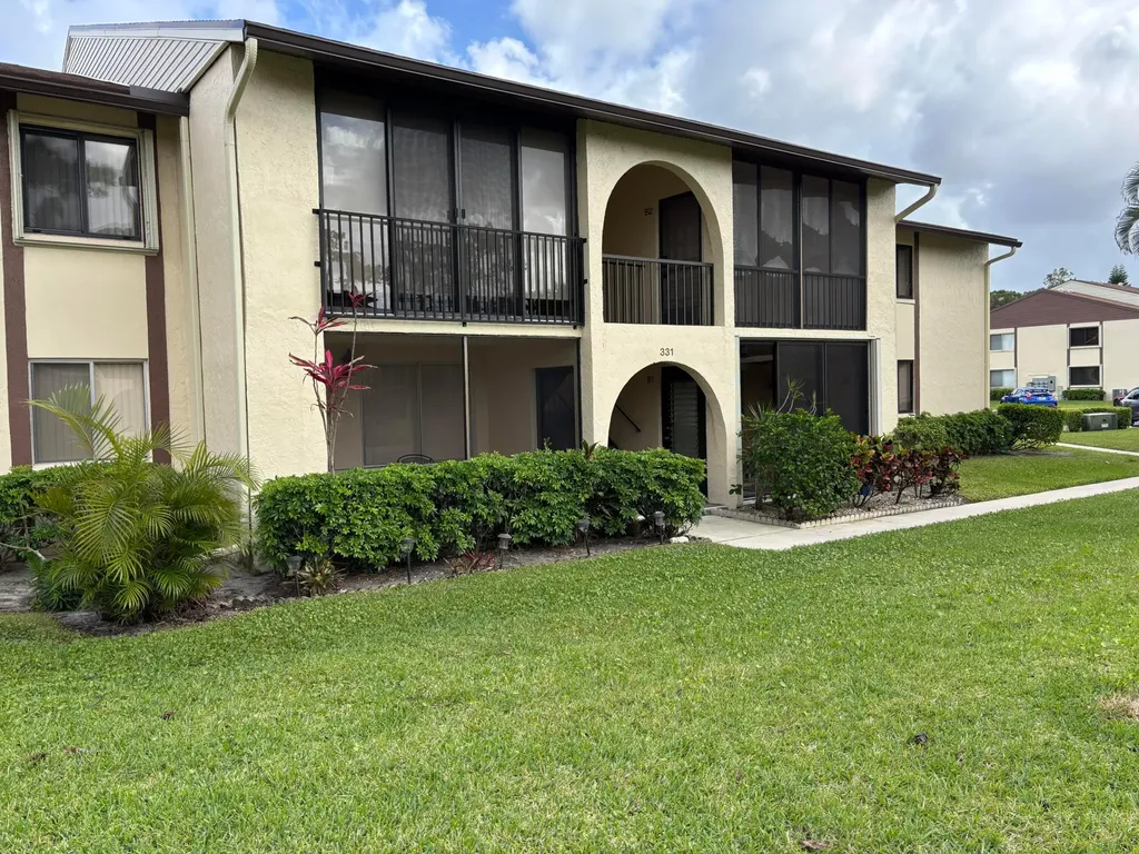 331 Knotty Pine Circle Greenacres FL 33463