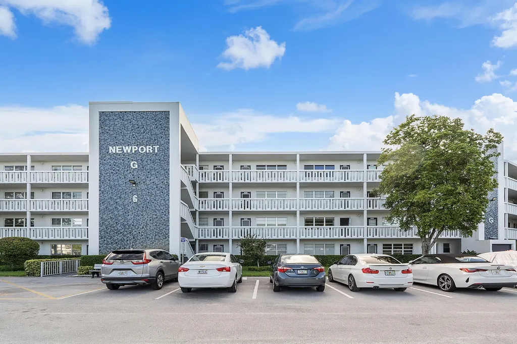 1012 Newport G Deerfield Beach FL 33442