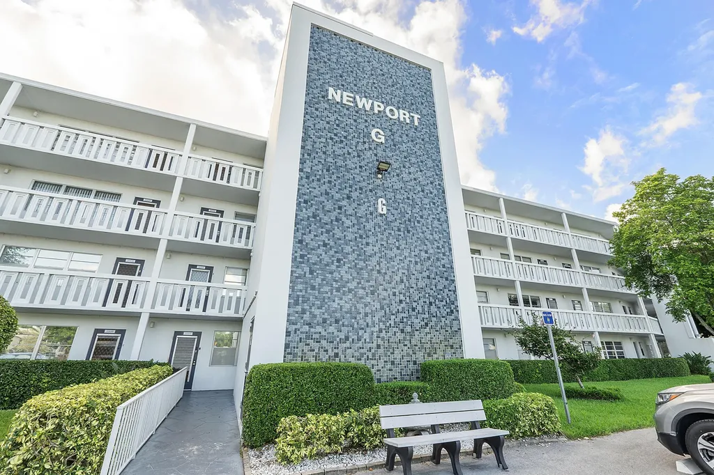 1012 Newport G Deerfield Beach FL 33442