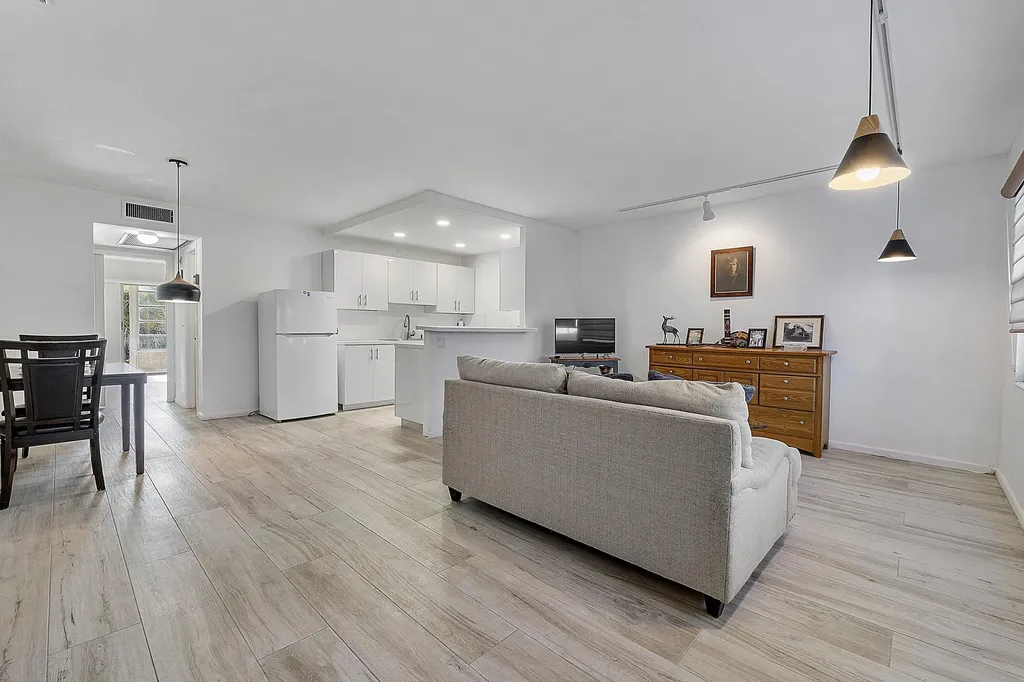 1012 Newport G Deerfield Beach FL 33442