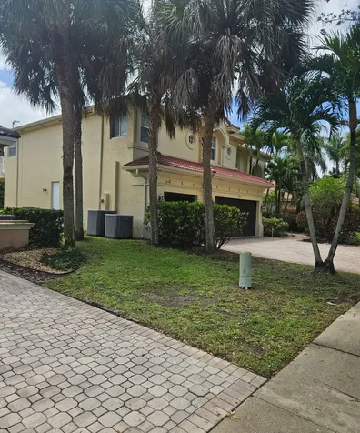13382 Lakepointe Circle Cooper City FL 33330