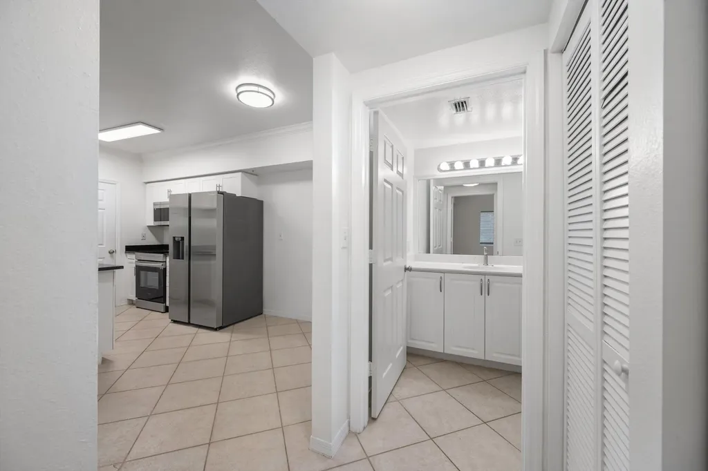 6475 Emerald Dunes Drive West Palm Beach FL 33411