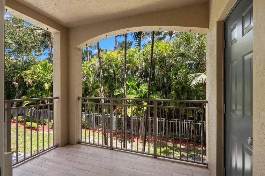 6475 Emerald Dunes Drive West Palm Beach FL 33411