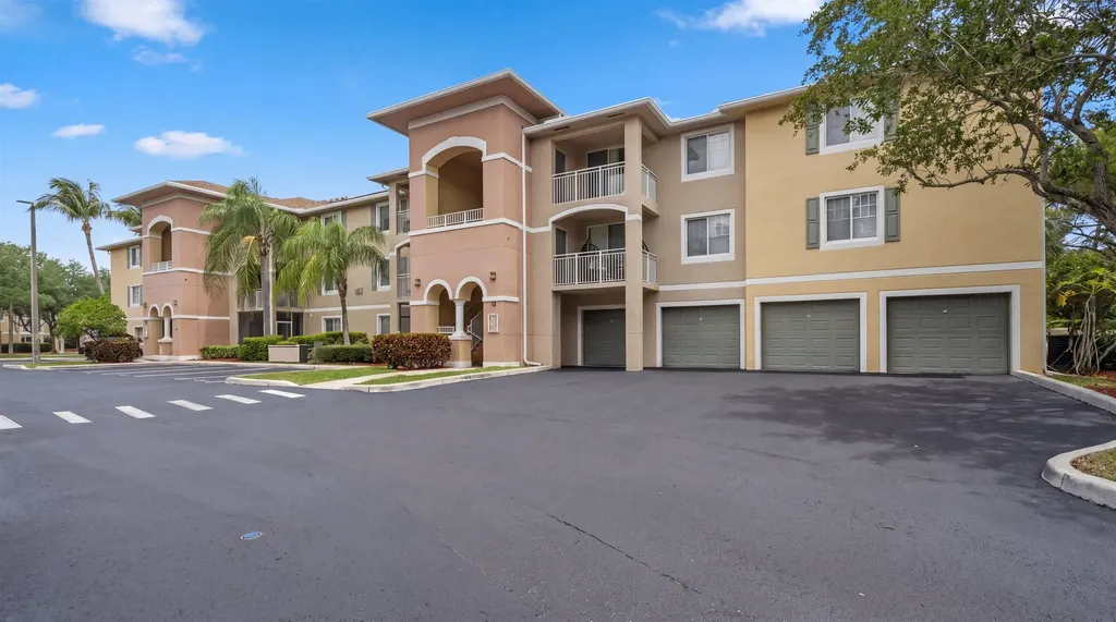 6475 Emerald Dunes Drive West Palm Beach FL 33411