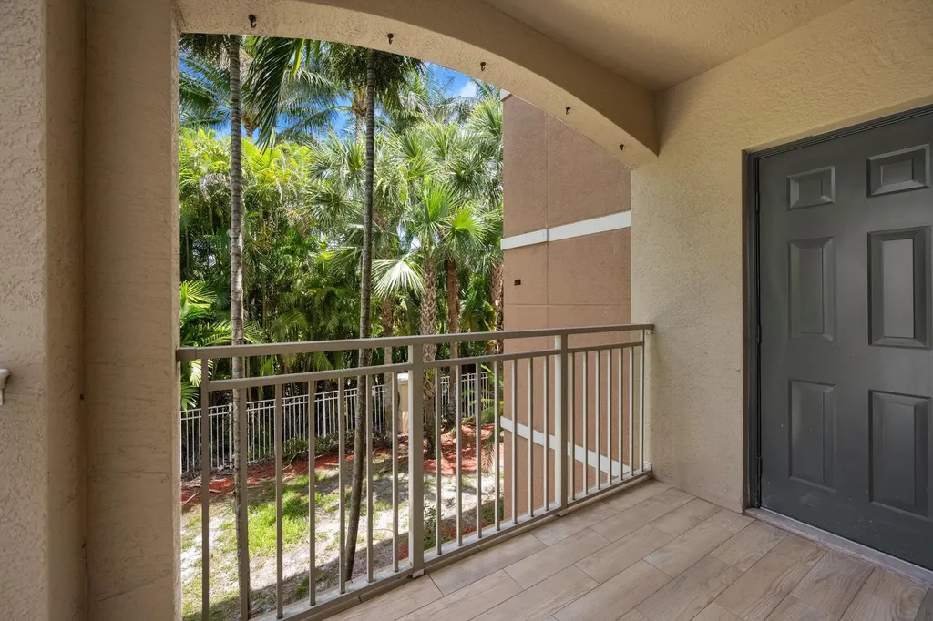 6475 Emerald Dunes Drive West Palm Beach FL 33411