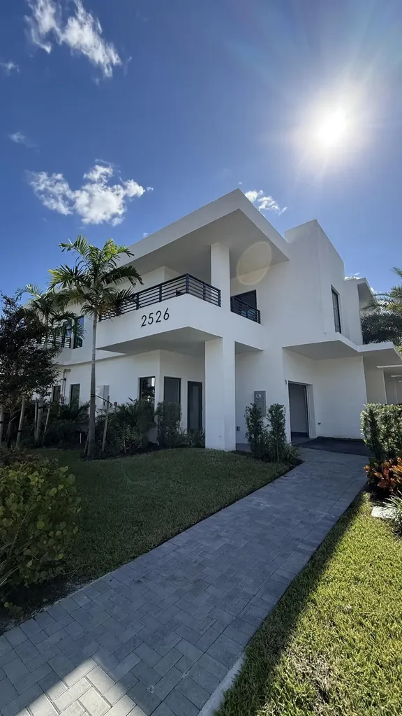 2526 Pierce Street Hollywood FL 33020
