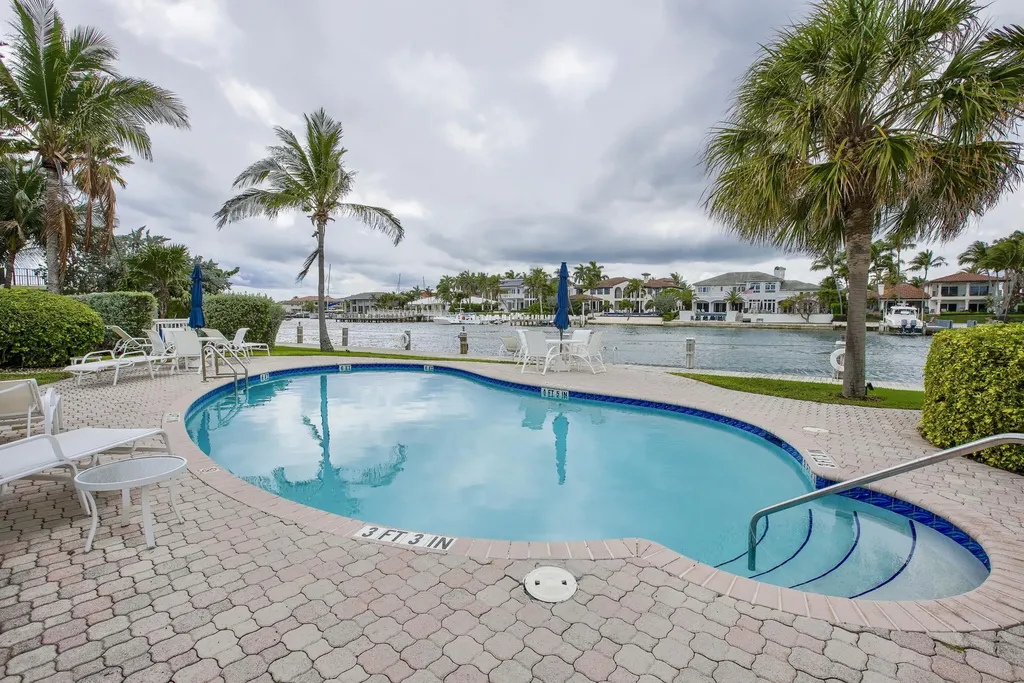 1043 Hillsboro Mile Hillsboro Beach FL 33062
