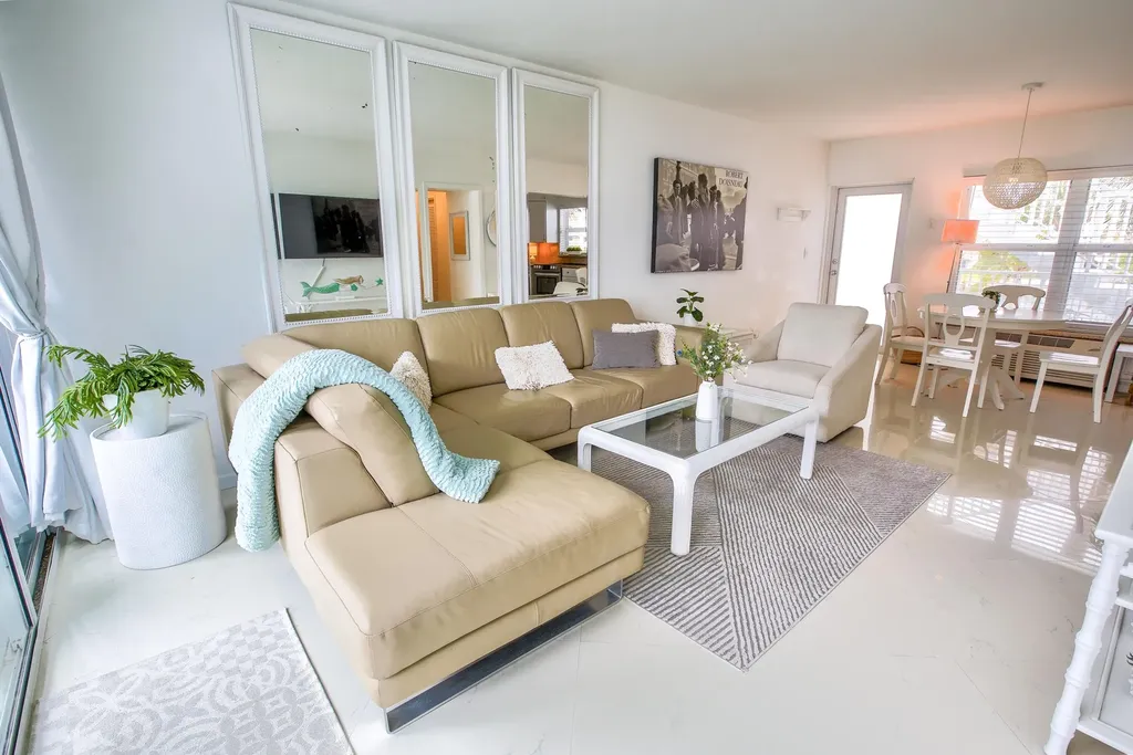 1043 Hillsboro Mile Hillsboro Beach FL 33062
