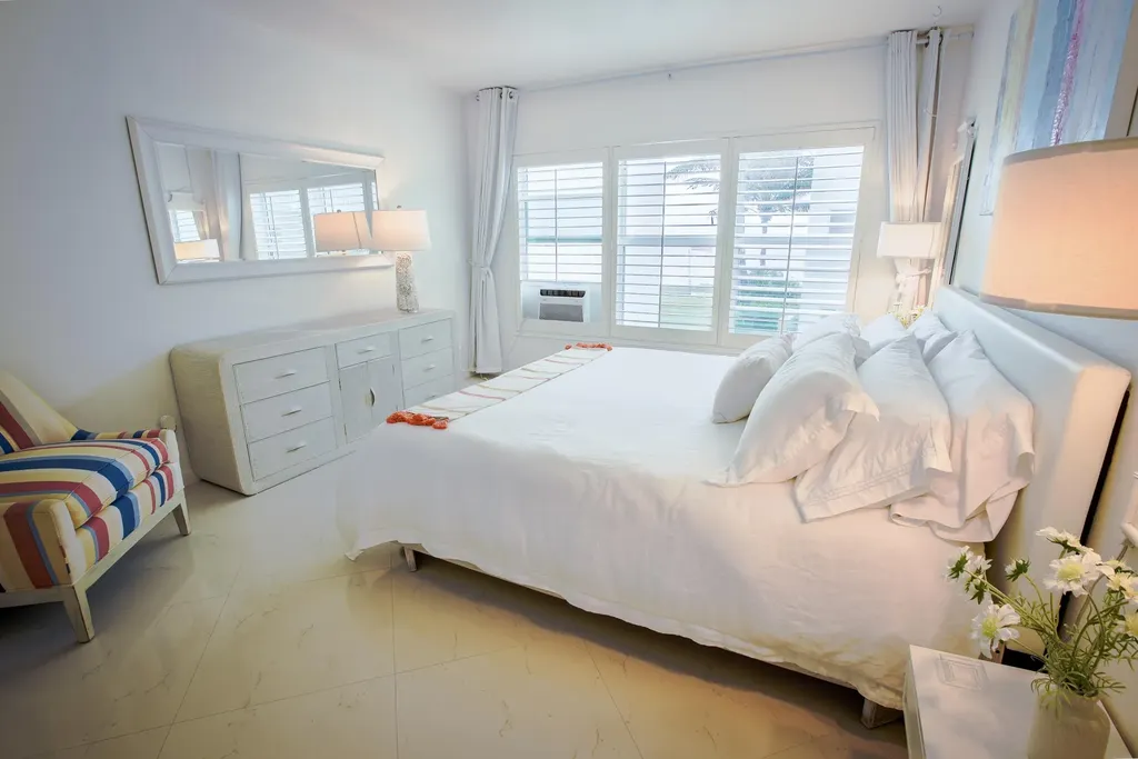 1043 Hillsboro Mile Hillsboro Beach FL 33062