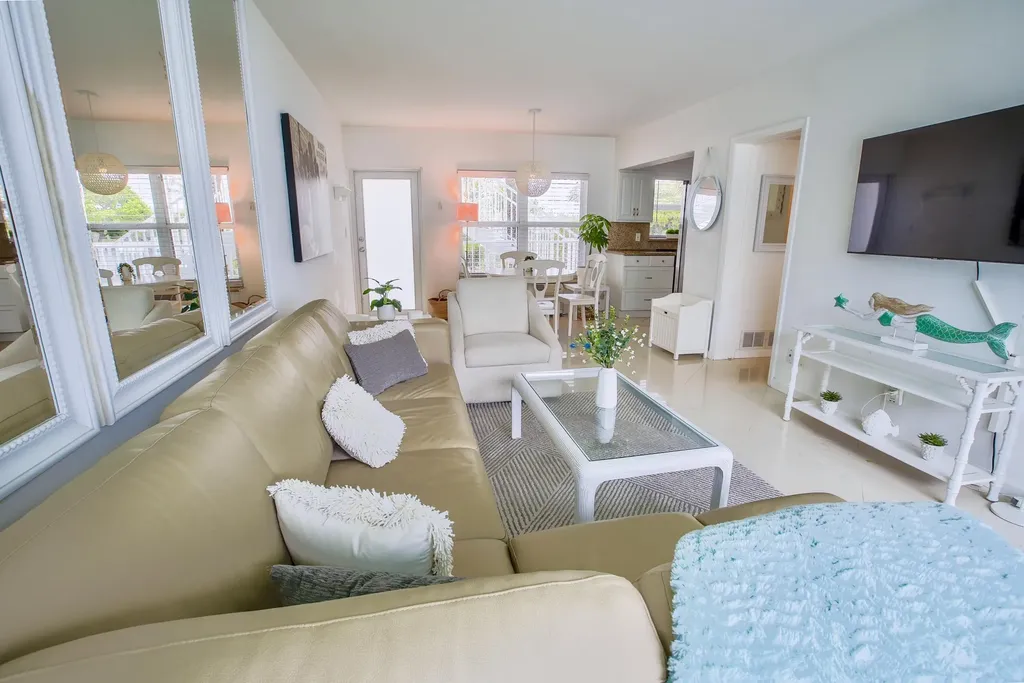 1043 Hillsboro Mile Hillsboro Beach FL 33062
